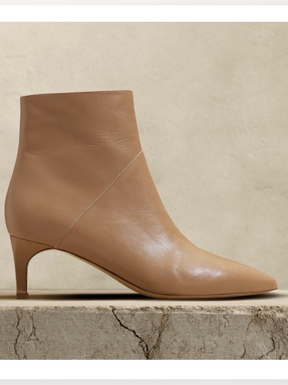 Reduced! BANANA REPUBLIC Italian Leather Ankle Boot in Natural, Size 9/9.5